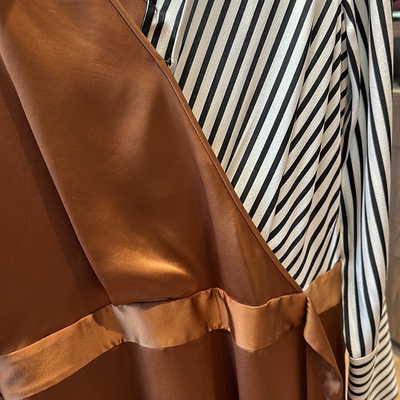 Silk romper by Diane von furstenburg. Never worn. Dressy and fun!! - Picture 5 of 5